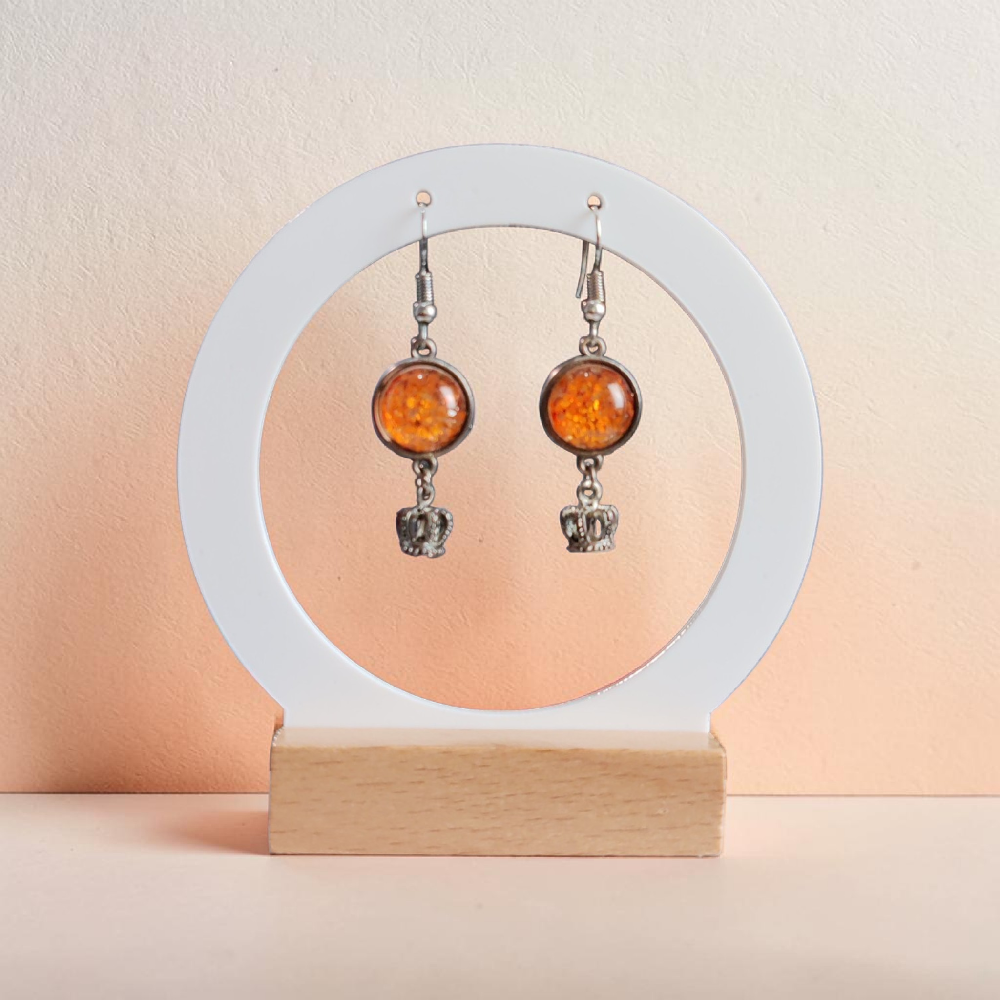 Narancs köves korona medálos fülbevaló